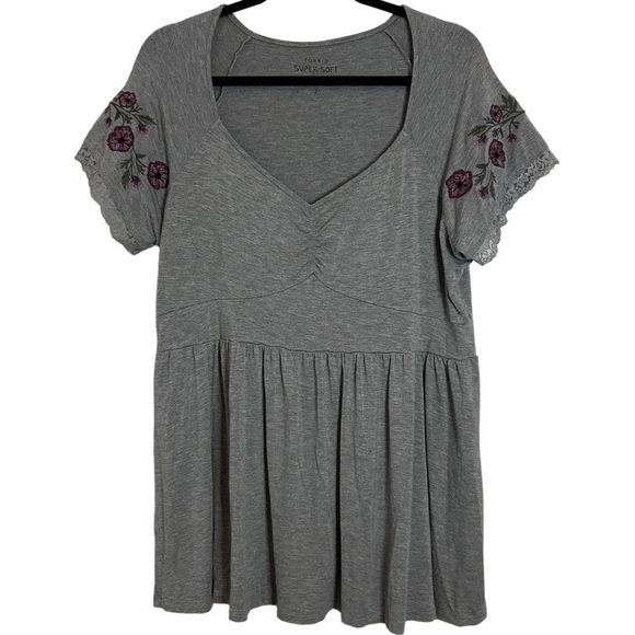 TORRID Gray Super Soft V-Neck Embroidered Sleeve Babydoll Tee 2X - Picture 4 of 12